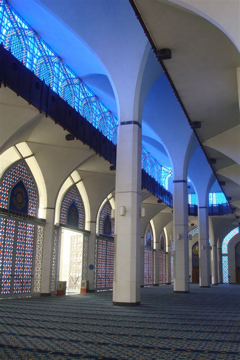 Its most distinguishing feature is its large blue and silver dome. la pharaonesse » Masjid Sultan Salahuddin Abdul Aziz ...