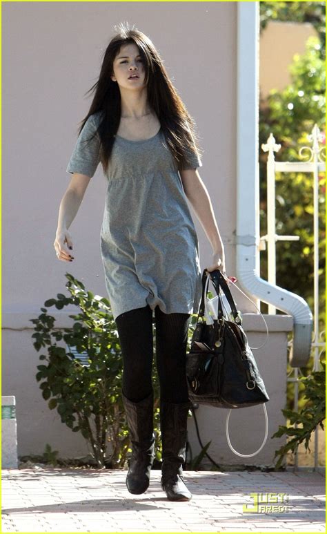 Selena Gomez Peace Out Girl Scout Photo 1299181 Photos Just Jared Celebrity News And
