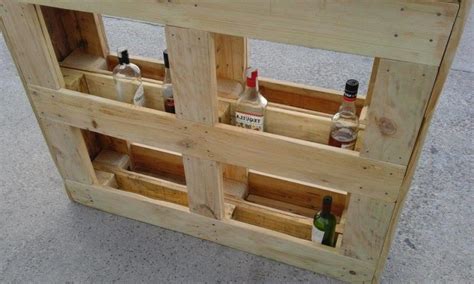 Flaschenhalterungen für die bar selber bauen. 5 einfache Schritte wie Sie Bartresen aus Paletten selber ...