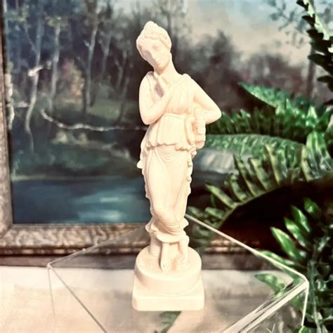Vintage Italian Resin Venus Greek Nude Woman Alabaster Color Figurine