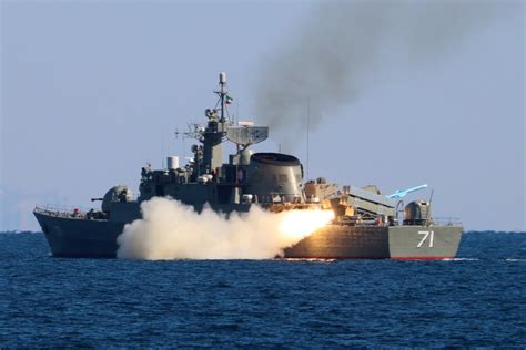 Rezamad On Twitter و در آخر شلیک موشک کروز ضد کشتی قدیر از ناوچه الوند