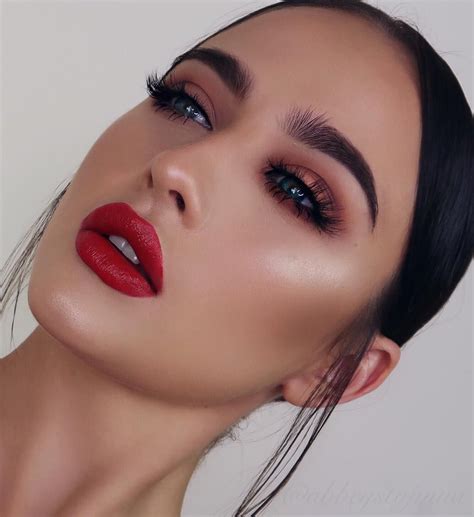 Pin By Marta Lopez Soria On ♥ℓєтz ℳąƙℰʊ℘ ♥ Red Lip Makeup Neutral