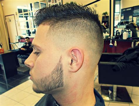 How to fade and line up beard. Skin Fade + Lined Up Beard | Hair Cuts | Pinterest | Beards