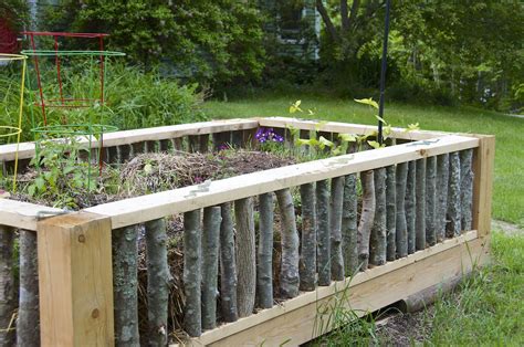 Smart Tips For Low Maintenance Raised Garden Beds Straw Bale