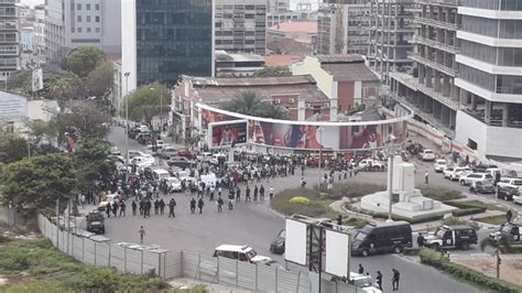 Revús Planeiam Manifestação Em Luanda