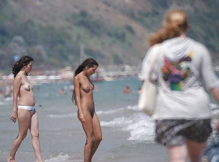 Free Only One Nude At Crowded Beach Photos