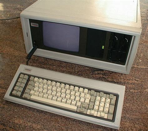 Bill gates, mysterious deaths, and the business machine that sparked a home revolution. CompaqはどうやってIBM PCの完全互換機を作り出したのかを創業者のロッド・キャニオンが語る - GIGAZINE
