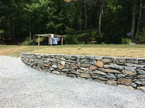 How to install natural stone retaining wall. Natural Stone Retaining Wall | Harbor Shore Landscaping
