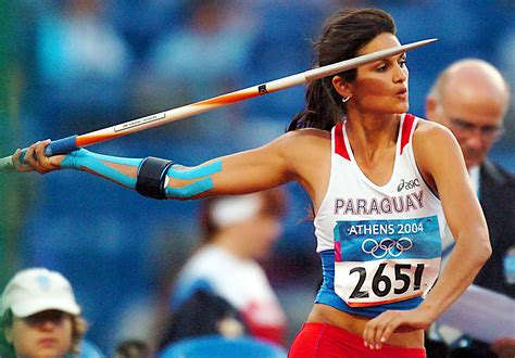 Unsplash has the perfect desktop wallpaper for you. est100 一些攝影(some photos): Leryn Franco , Javelin throw. 萊琳弗朗哥/ 樂琳佛朗哥, 標槍.