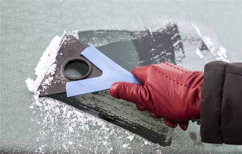 How To Remove Ice From Your Windshield In Less Than 1 Minute Auto