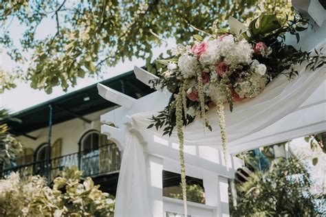 An Old Hollywood Destination Wedding At Hemingway House In Key West Destination Wedding Details