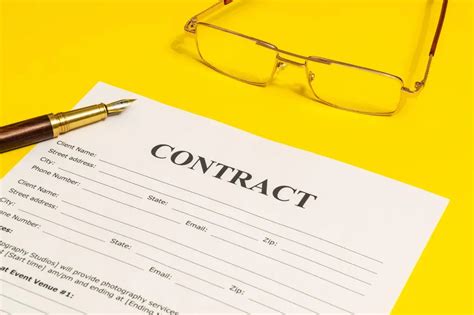 5 Essential Requirements Of A Contract Lawyer For Business
