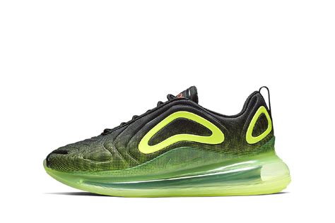 Nike Air Max 720 Blackvolt Outpump