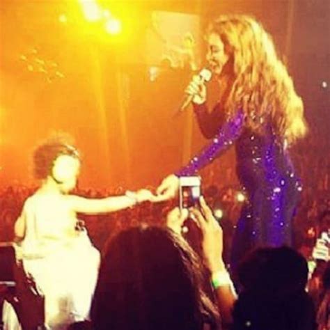 Watch Beyonce Perform Irreplaceable With Blue Ivy Complex