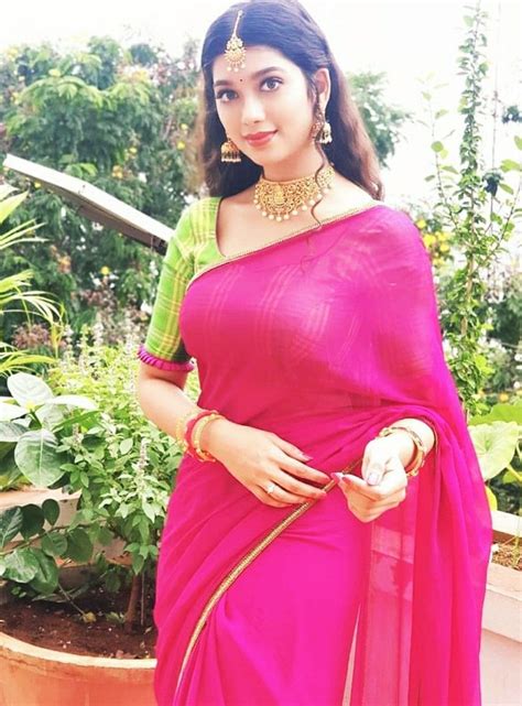 According to the golden ratio, the ideal result is roughly 1.6. #fashion #saree in 2020 | India beauty women, Beautiful ...