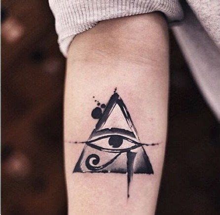 El uso de los tatuajes era uno de los elementos que particularmente usaban para representar su sociedad. Te presentamos 40 tatuajes simbólicos y con un profundo ...