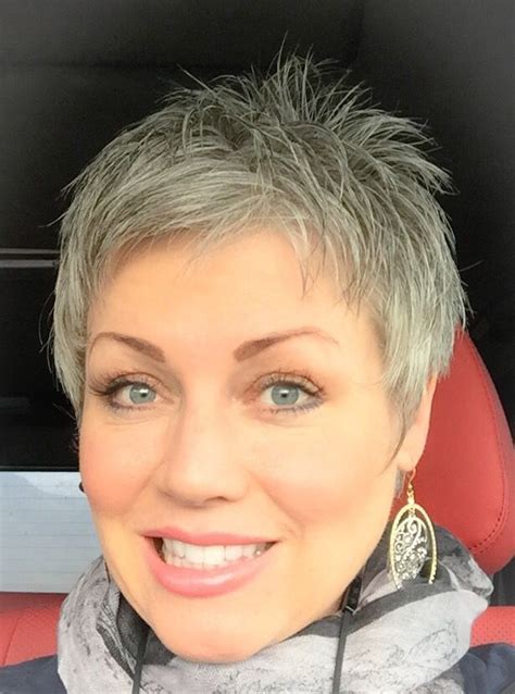 40 Delightful Pixie Haircuts For Gray Hair In 2020 Short Grey Hair