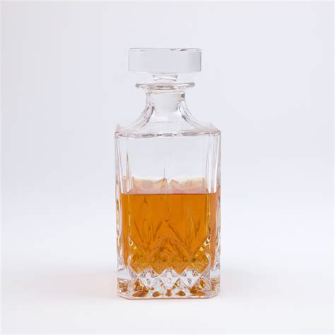 The Scotsman Classic Cut Glass Whisky Decanter The Vinepair Store