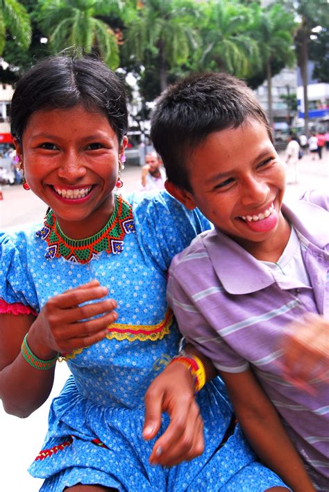 Los Niños De La Tierra Embera Catio Desplazados Pero No De Sonrisas