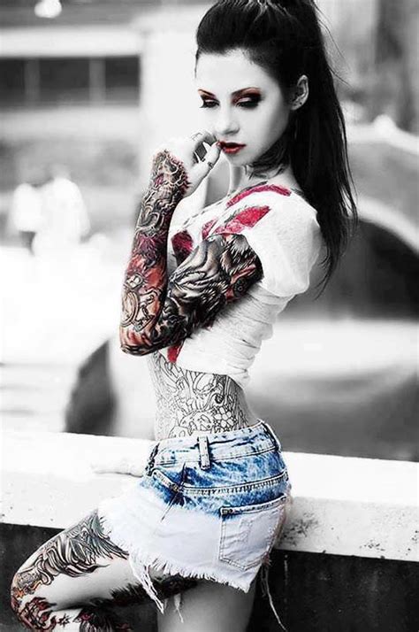 31 Models With Tattoos Tattooed Models Snappy Pixels