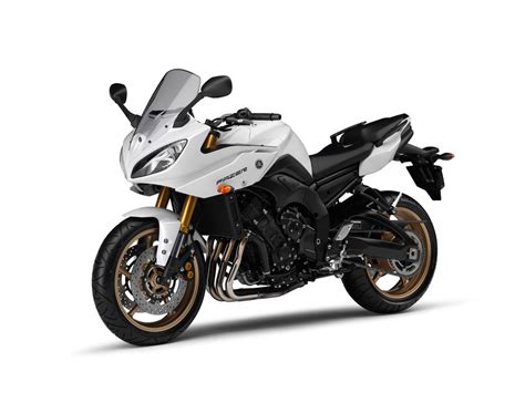 La fz8 o fazer 8 semicarenada ofrece un sobresaliente manejo deportivo, facilidad de conducción, y un potente par de su motor que anima a los conductores. 2010 Yamaha FZ8 and Fazer8 Unveiled - autoevolution