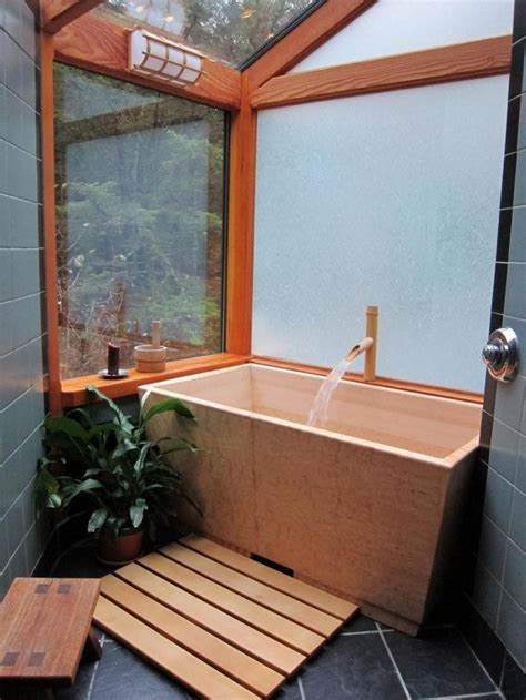 Wooden Soaking Tub With Japanese Style In Small Bathroom Space Design