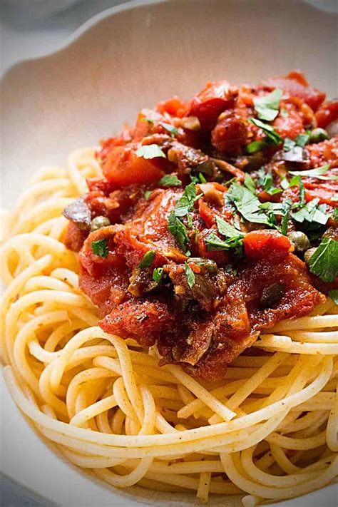 Un tubo de pasta de dientes; Pasta Puttanesca Recipe - Grandma Linda's Recipes