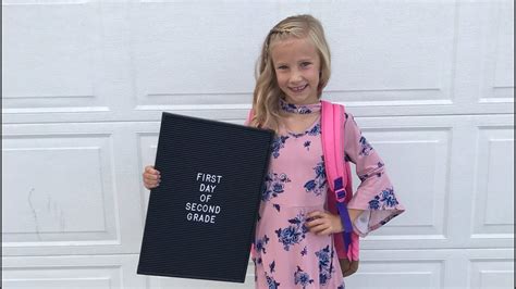 Mom Embarrasses Daughter On First Day Of School 😱 Youtube