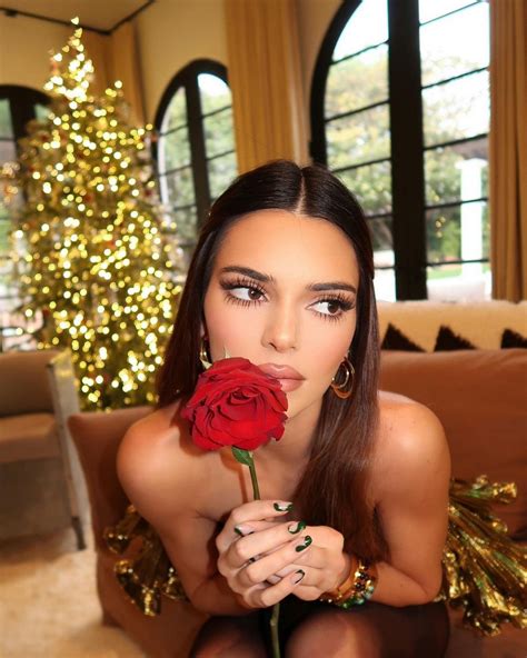 Kendall Jenner Sexy At Christmas 2020 6 Photos The Fappening