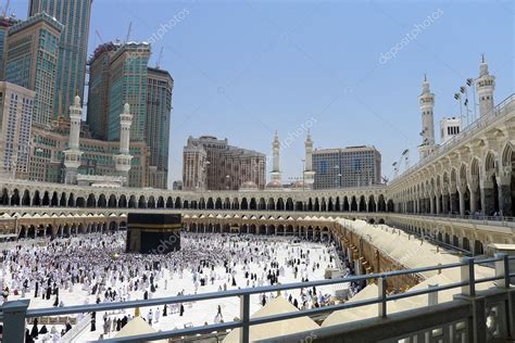In fact, before the 1970s, the exchange rates between almost all major currencies were fixed. Masjidil Haram — Stock Photo © shahreen #8375759