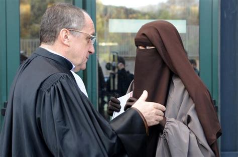 Interdiction Du Niqab La Spécificité Française Est Elle Dêtre Discriminatoire Middle