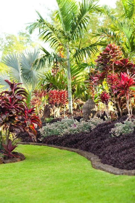Incredible 25 Tropical Garden Design For Beautiful Garden Ideas