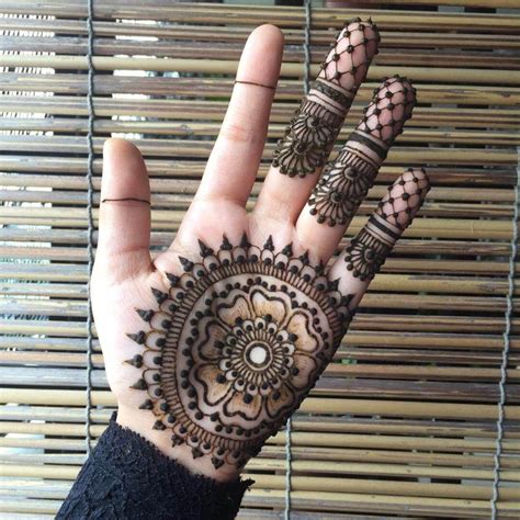 Creative Henna Artist Rabbyymehndi Palm Henna Designs