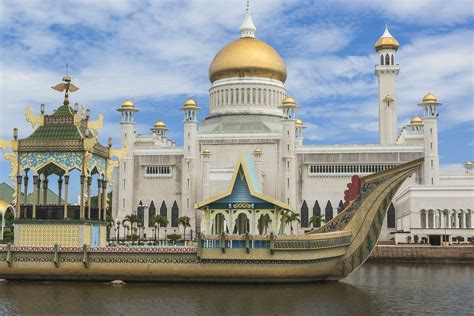 38) linking the ferry terminal with bsb. Brunei Darussalam travel | Asia - Lonely Planet