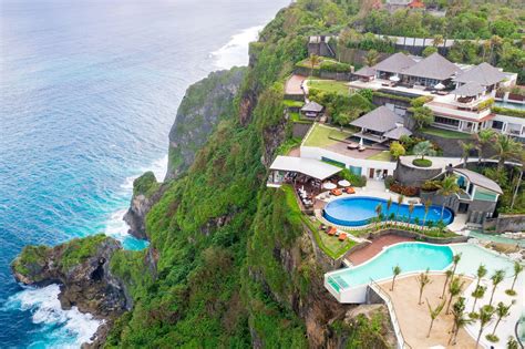 Oneeighty Bali Sky Pool Bar And Lounge In Pecatu Go Guides