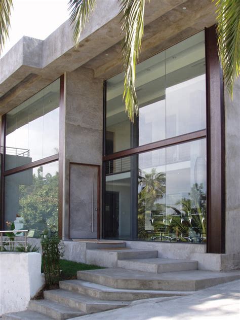Plastering walls is a skilled job that requires a meticulous application. Concrete Finish Walls | Houzz