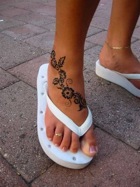 Inspired by celebrities getting foot tattoos and showing them off, their fans end up getting them as have a look at the following celebrities sporting foot and/or leg tattoos and let us know what you. Henna tattoo | Foot tattoos, Ankle tattoos for women ...