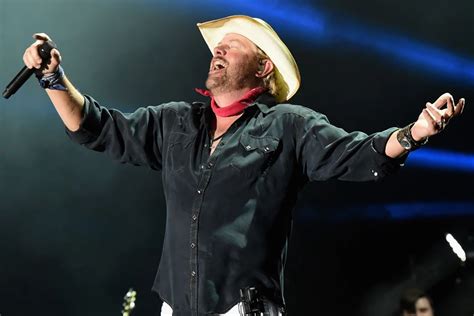 Toby Keith Plays First Performance Since Cancer Diagnosis