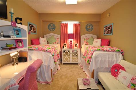 lily pulitzer inspired dorm can this be mine when i am in college ole miss dorm rooms