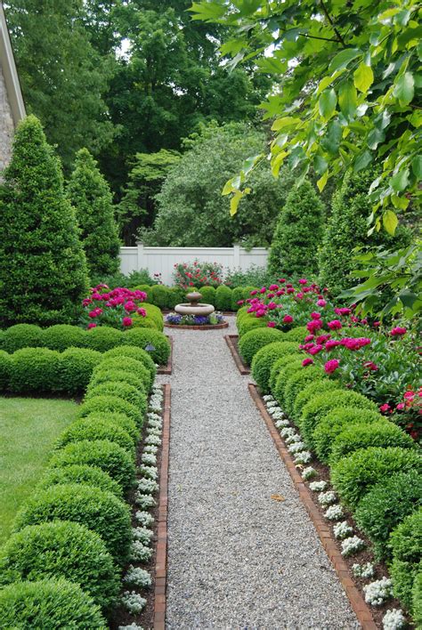 Boxwoods Galore In Our Courtyard Front Yard Landscaping Design