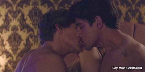 Chris Lowell Nude Threesome Sex Scene From Glow Gay Male Celebs