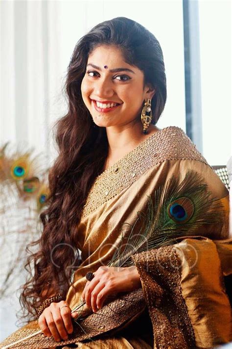 Parthiban makes sai pallavi blush continuously with his poems and praises in behindwoods gold medals. whatsapp jokes and picture gallery spot: Sai pallavi ...