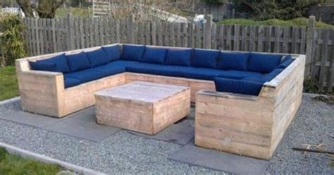 Diy outdoor pallet couch project: How to Decorate Your Pallet Couch? | Pallets Designs
