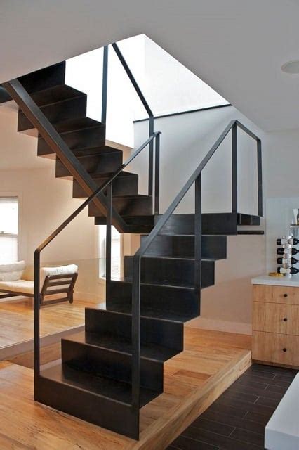 7 Desain Tangga Besi Minimalis Yang Bikin Rumahmu Tampak Lebih Indah