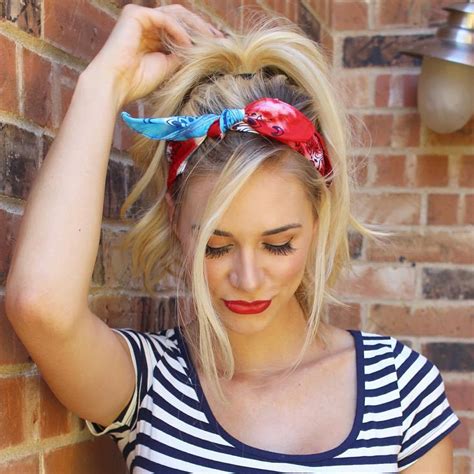 With your forehead pressed against the center of the bandana, bring the two ends behind. 20 Gorgeous Bandana Hairstyles for Cool Girls
