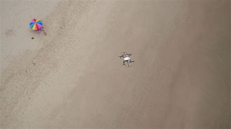 Un Drone Secouriste Réussit à Sauver Deux Nageurs En Difficulté Numerama