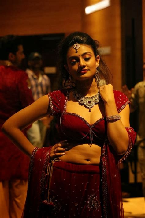 South Hot Actress Nikitha Narayan Sexy Navel Show In Fashionology