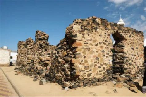 Abu thalib meninggal pada tahun 619 m, setelah itu sayangnya kepemimpinan bani hasyim diteruskan oleh amr bin hisyam atau abu jahal. Kisah Latar Belakang Terjadinya Perjanjian Hudaibiyah ...