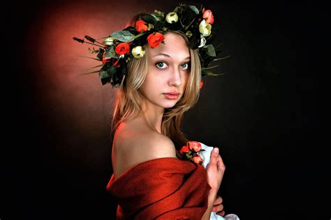 Girl Wearing Flower Wreath Hd Wallpaper Background Image 2000x1335