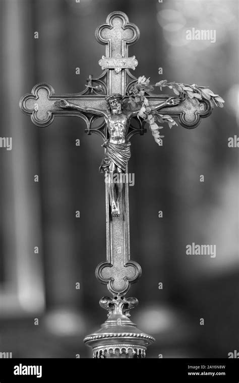 Altar Cross Hi Res Stock Photography And Images Alamy